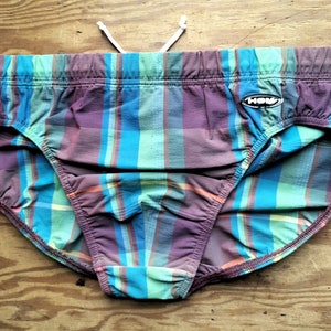 Grote maat herenzwembroek vintage jaar 2002 NIEUW - paars, groen, blauw, elastische tailleband, gemaakt in Frankrijk, merk HOM, XL