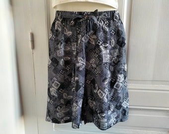 UNUSED 80's women's long shorts - light grey and black, deadstock vntage, floral patterns, knot in front, elastic belt, made in FRANCE