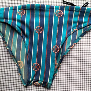 Sunga masculina vintage dos anos 80, NOVA - azul, estampa de roda náutica, fabricada na França, TYCHE Valérie