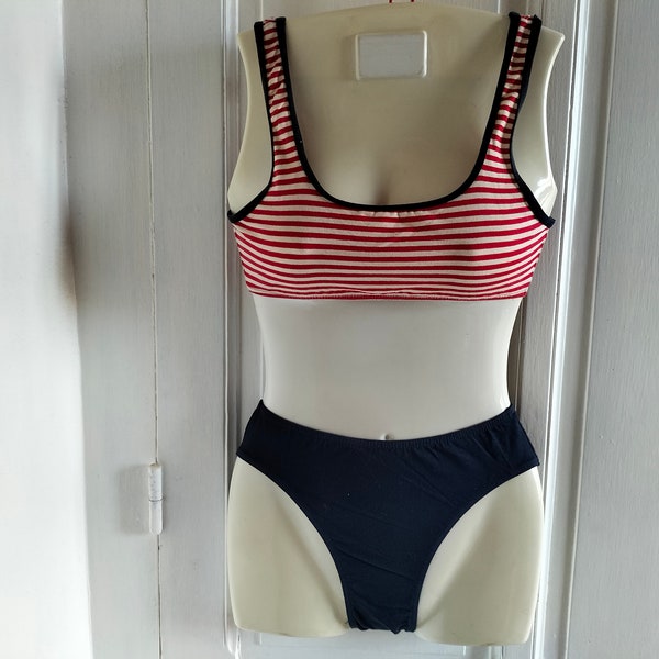 Maillot de bain brassière fille 14 ans  ou Femme T34- vintage NEUF année 2000 , brassière rayée rouge et blanc, slip marine, Made in France