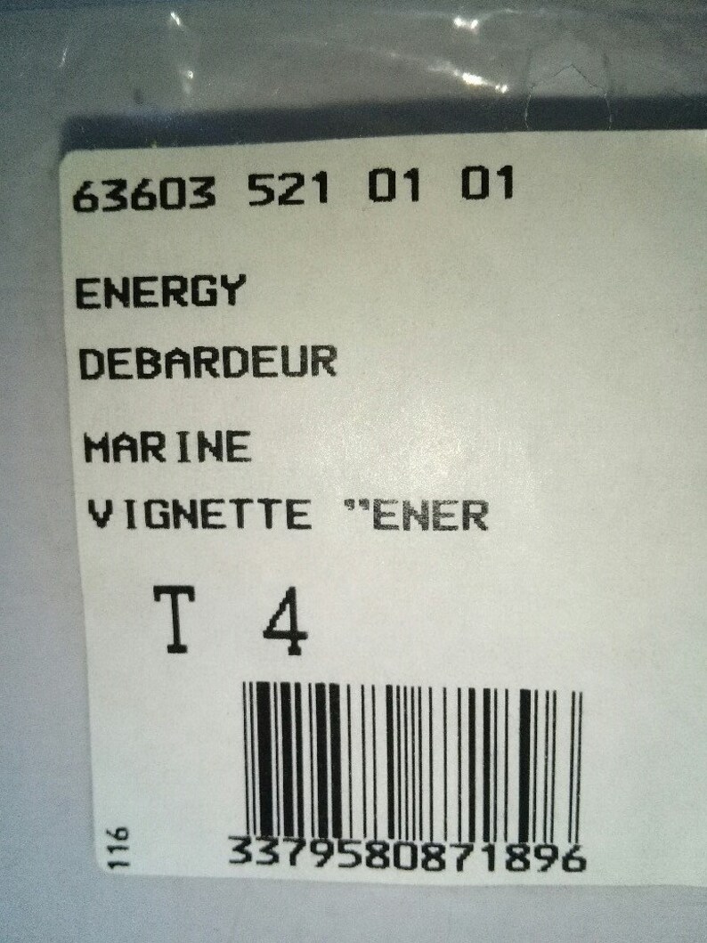 May include: A white tag with black text and a barcode. The text reads "63603 521 01 01", "ENERGY", "DEBARDEUR", "MARINE", "VIGNETTE "ENER", "T 4", and "3379580871896".