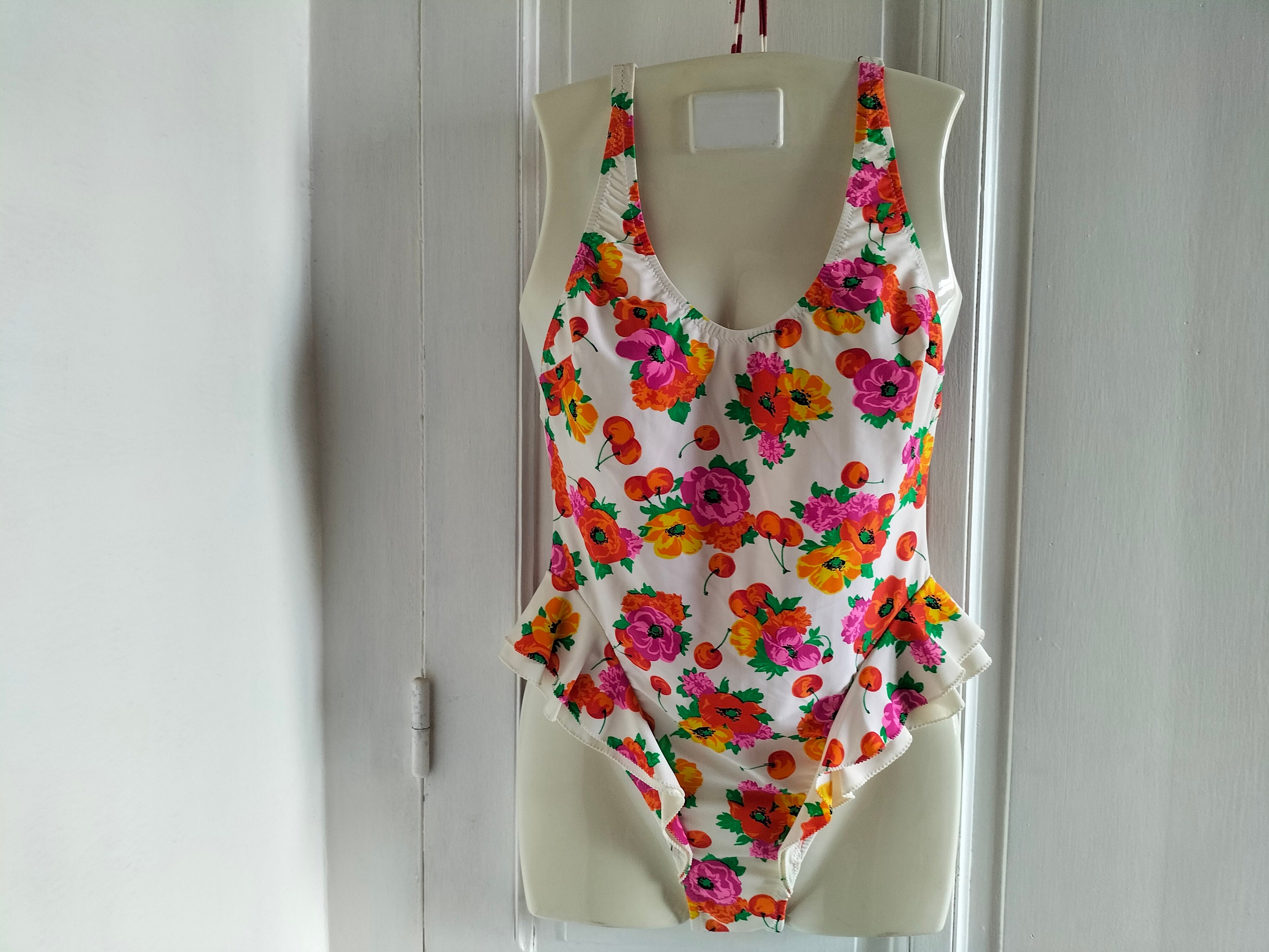 High-waisted Cherry Blossom Bikini Set, a Cute Floral Bathing Suit With  Hand-painted Watercolor Pattern sakura Spring, Custom Made 