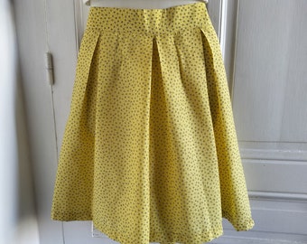 UNUSED 90's yellow women's skirt shorts - vintage, light yellow, liberty pattern, small black flowers, zipper on side, made in FRANCE