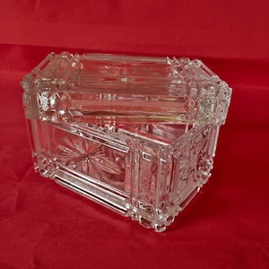 Vintage, baratija de cristal rectangular, caja de cigarrillos, caja de cartas de juego. Cristal de corte transparente.
