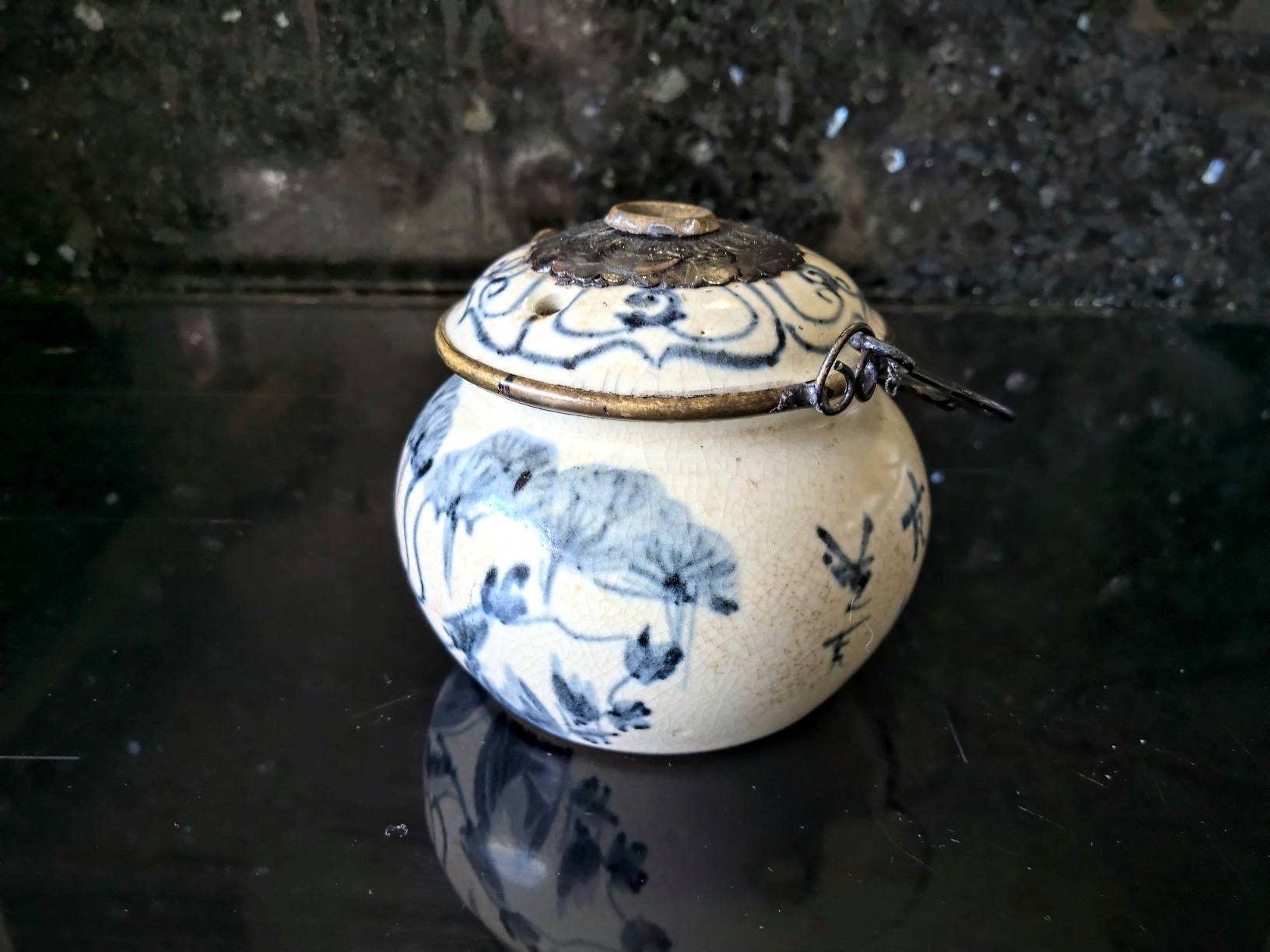 A Chinese water pipe – Antiques by the Sea