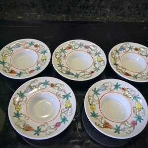 Vintage Chinese schotels schotels. Hand geschilderd