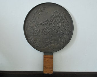 Japanischer antiker Bronze Handspiegel - Kegami - Meiji-Periode - Kraniche und Schildkröten Design