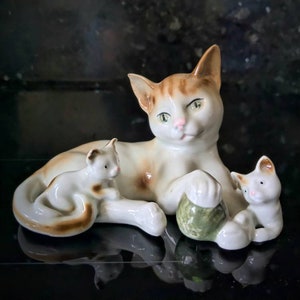 Carl Scheidig Grafenthal porcelain cat figurine. Vintage German.