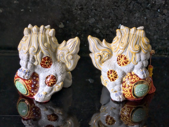 Set of Two Kutani Foo Dogs Chi Chi Guardian Lions. Gilt Moriage