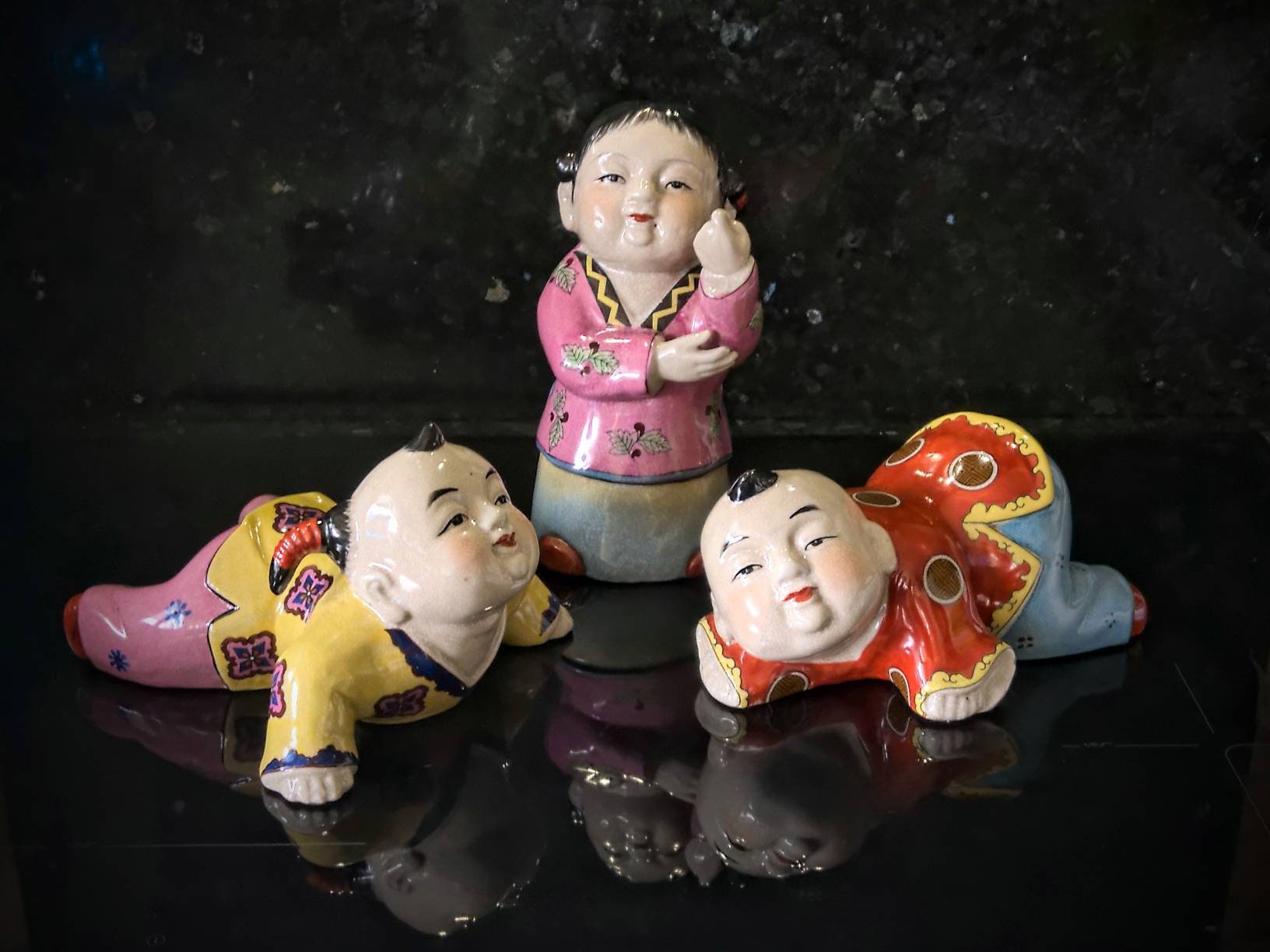 ビンテージ 人形 置物 3体セット Vintage Set of Three Porcelain Chinese Asian Figurines. - Etsy