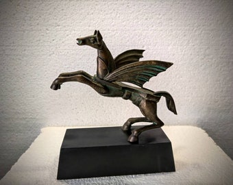 ブロンズ製ペガサス像、古代ギリシャの翼のある馬の彫刻、本物の