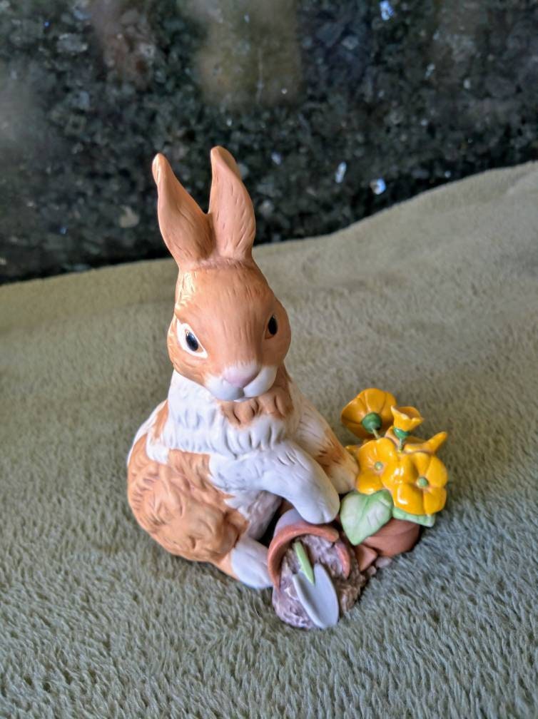 ゲーベル イースターバニーフィギュア：限定版 - Etsy 日本