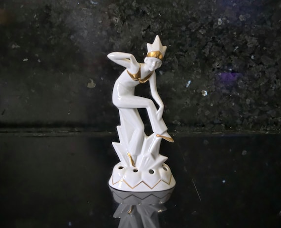 Art deco porseleinen beeldje wit afgezet met goud. Jaren '30 Porseleinfabriek Gunthersfeld, Gehren Duitsland.