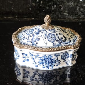 WL 1895 Wong Lee crackled porcelain lidded bowl with bronze decorations.