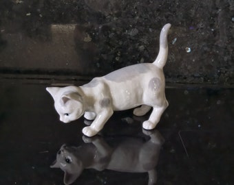 Vintage porcelain Zillermahler cat figurine.