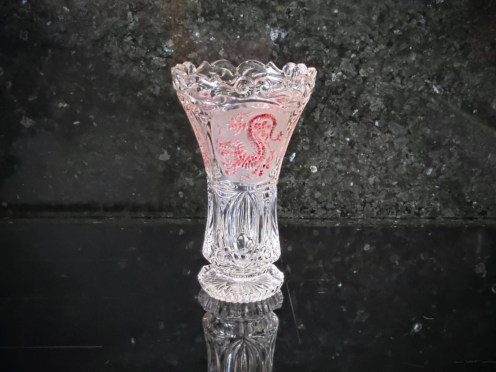 Vintage Bleikristall Hofbauer Vase mit geätztem Drachen. 1950-1960er Jahre