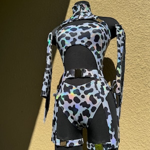 Conjunto de rave de rodeio, traje de rave com estampa de vaca, traje de rave de cowgirl, conjunto de rave com estampa de vaca, traje de rave com estampa de vaca holográfica
