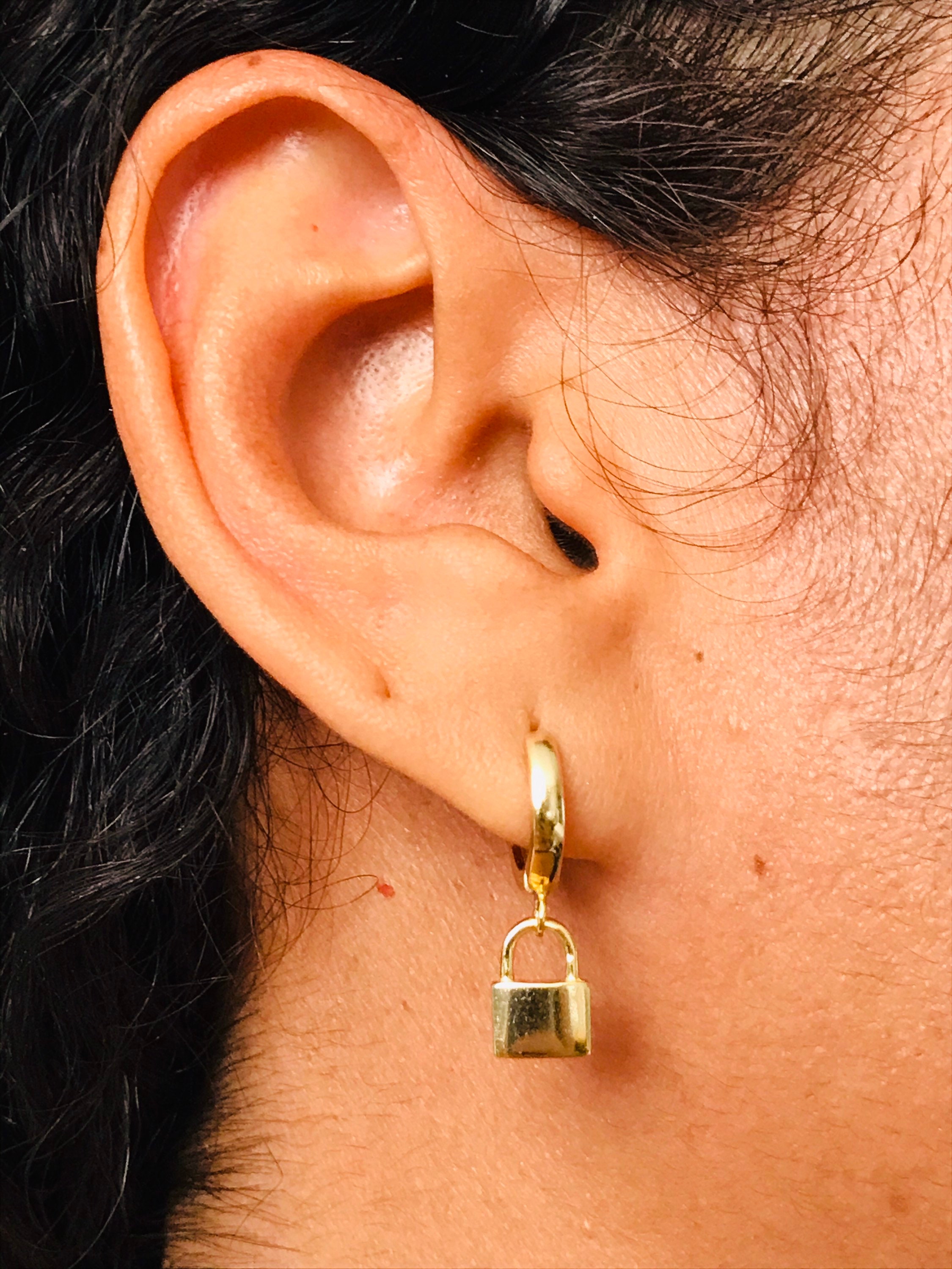 14K Gold Vermeil earrings 925 Silver Huggie Padlock Earrings Etsy.de