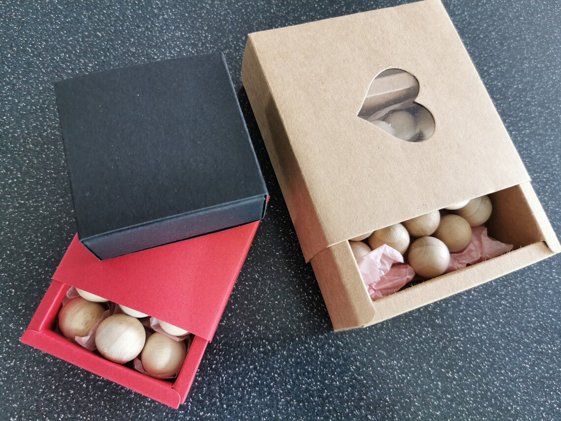 Cedar Wood Wardrobe Freshners Moth Repellent Cubes Blocks Balls Hanger