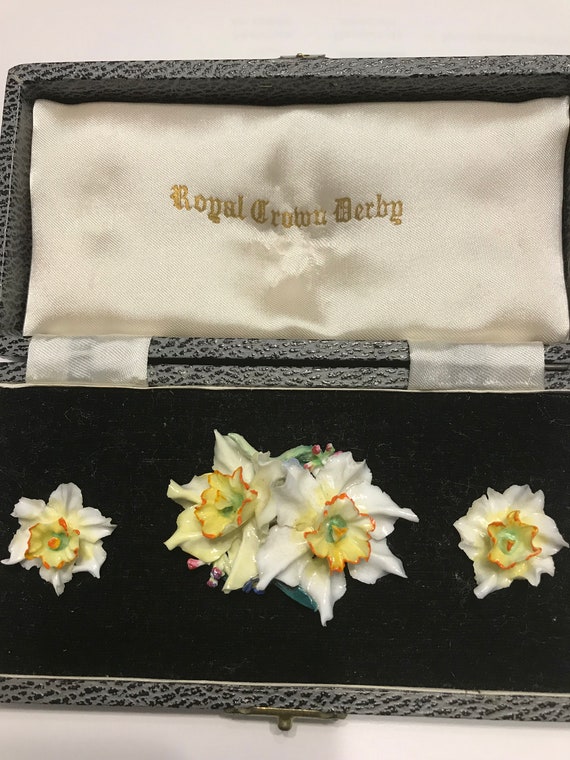 ROYAL CROWN DERBY Porcelain brooch and earrings s… - image 4