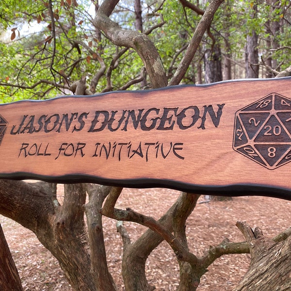 Panneau en bois DnD rustique personnalisé - Donjons et Dragons - Roll For Initiative - Donjon Master Gift - Décor médiéval - D20 Dice - Dungeon