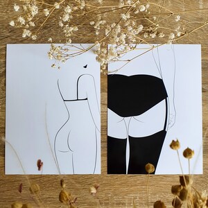 Minimalistische Illustration in Schwarz und Weiß, CASSANDRE, EVA, Zeichnung einer Frau in Dessous, erotische Postkarte, freche Wandkunst, Dekoration