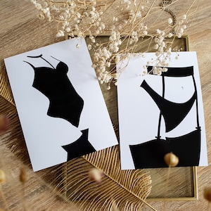 Minimalistische Illustration einer Frau in Dessous, VALENTINE, RITA, sinnliche Zeichnung einer Frau im schwarzen Body, erotische BDSM-Kunst, Sexy Geschenk