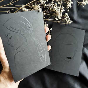 Minimalistische Illustrationen, Erstausgabe, ANGELINA, CAMILLE, 13x18 cm große Karte, schwarze Zeichnung, Schwarz auf Schwarz, nur ein Exemplar, BDSM-Kunst