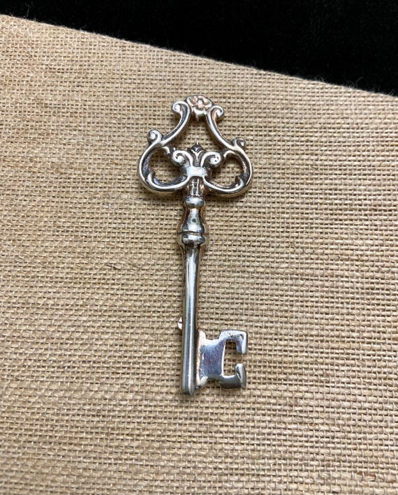 Skeleton Key Pin Brooch Pendant Vintage 1940s Jew… - image 1