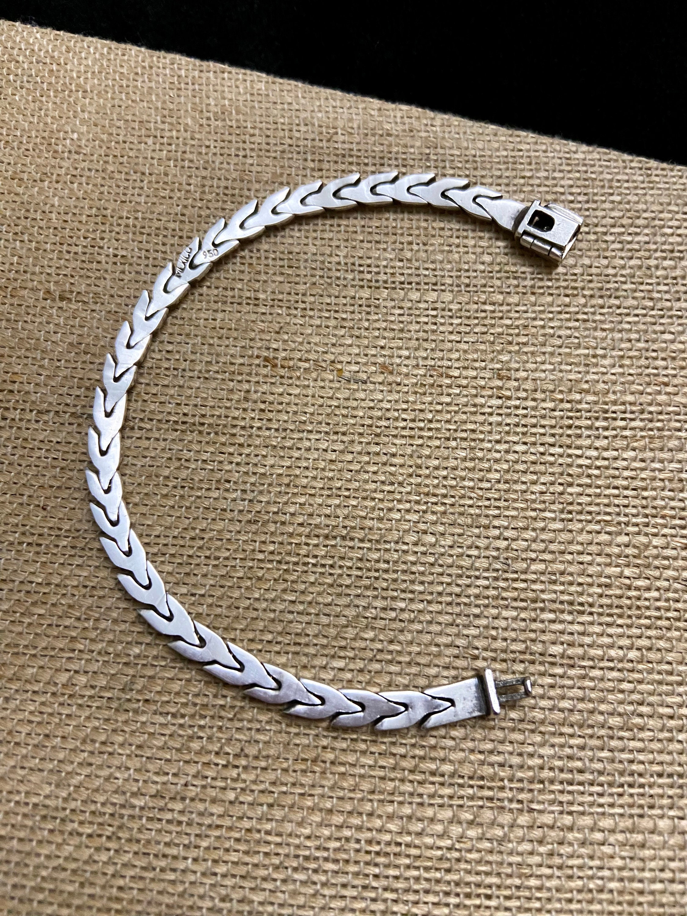 Silver Scrolling Leaves Bangle Bracelet 7 1/4
