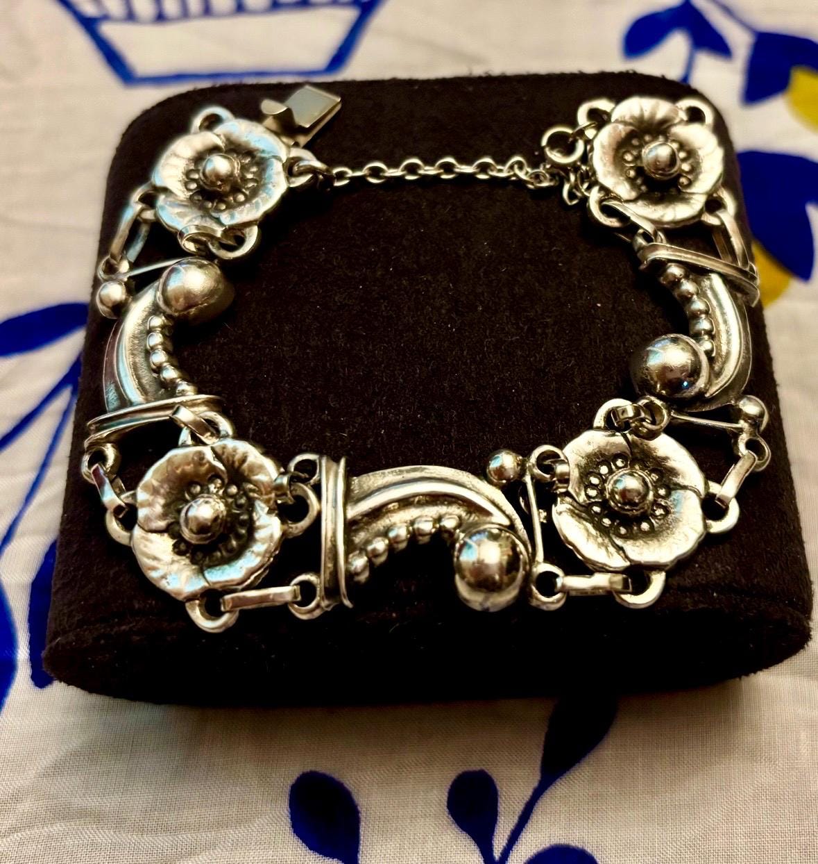 Vintage　1950s’　flower motif bracelet Vintage circa 1950 Coral Flower Bracelet – Cris Notti Jewels