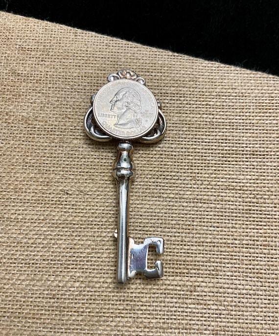 Skeleton Key Pin Brooch Pendant Vintage 1940s Jew… - image 3