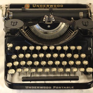 Underwood Model F Vintage 1933 Working Manual Portable Typewriter Gorgeous Gleaming Gloss Black Beauty Golden Graphics Writers Creative Tool