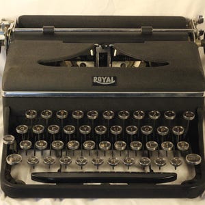 Royal Varsity Vintage 1940 Working Manual Portable Typewriter Great Condition Light Weight Writers Creative Tool And Traveling Companion