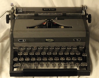 Royal Quiet DeLuxe Vintage 1948 Working Manual Portable Typewriter Black And Grey Two Tone Frieze Texture Beauty Creative Writing Instrument