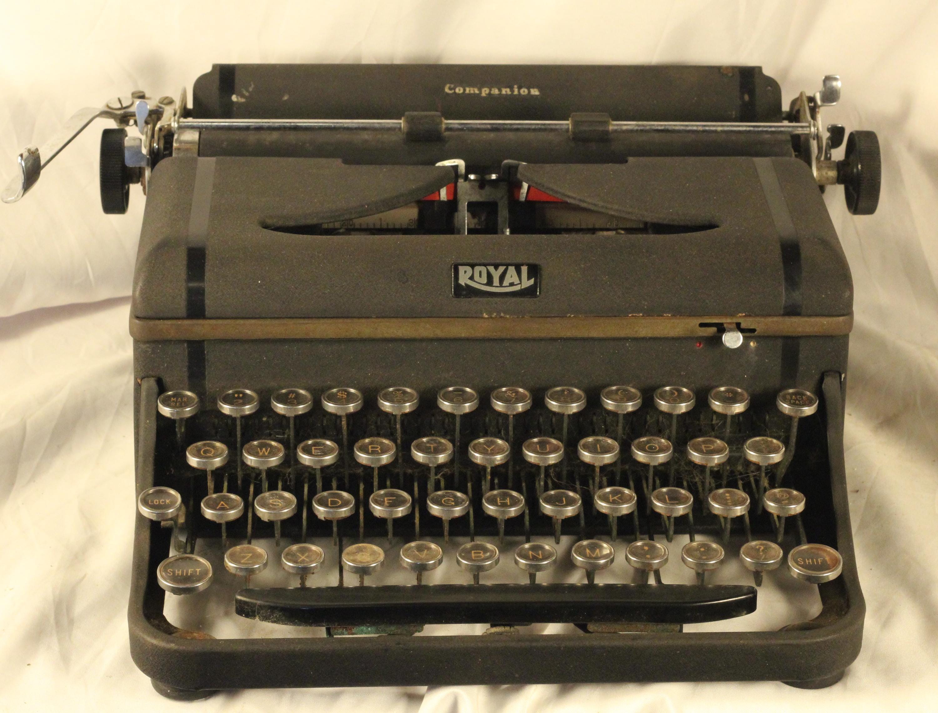 Vintage Royal Typewriter - Etsy