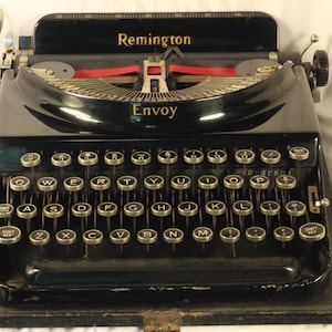 Remington Envoy Vintage 1939 Working Manual Portable Typewriter Gorgeous Gleaming Gloss Black Beauty Golden Graphics Unusual  Creative Tool