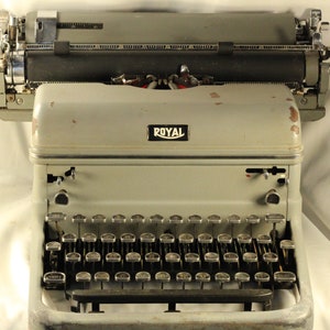 Royal KMG Vintage 1951 Working Manual Standard Typewriter Excellent Functionally  Substantial Writers' Creative Instrument And Collaborator