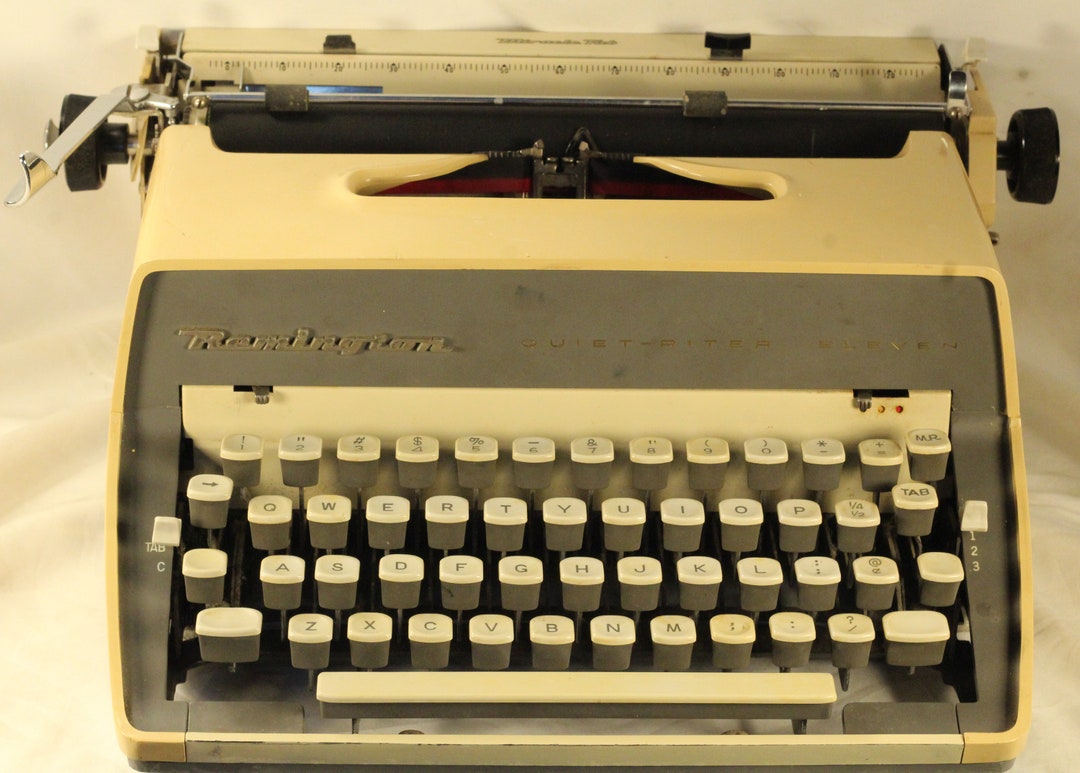 Remington Quiet-riter Eleven Vintage 1961 Working Manual Portable