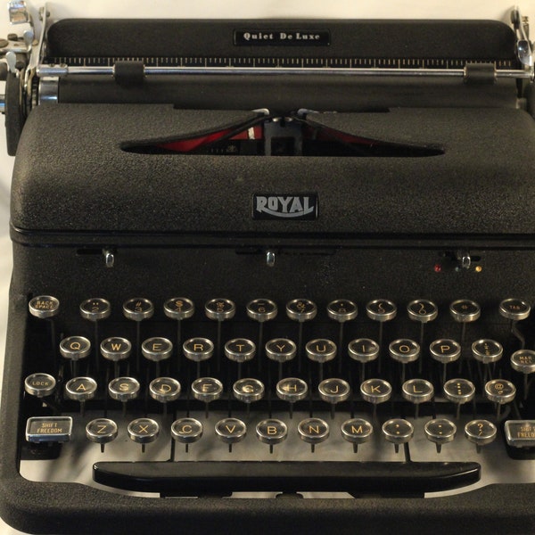 Royal Quiet DeLuxe Vintage 1943 Working Manual Portable Typewriter Black Crinkle Beauty With Gorgeous Glass Keys Writers Creative Instrument