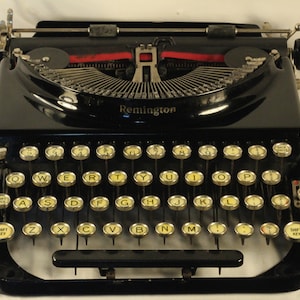 Remington Three Vintage 1930 Working Manual Portable Typewriter Gorgeous Gloss Black Great Golden Graphics Light Weight Writers Instrument