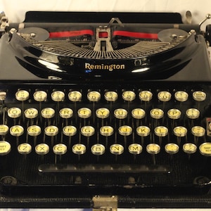 Remington Three Vintage 1929 Working Manual Portable Typewriter Elite Type Gloss Black Beauty Convenient Compact Creative Companion