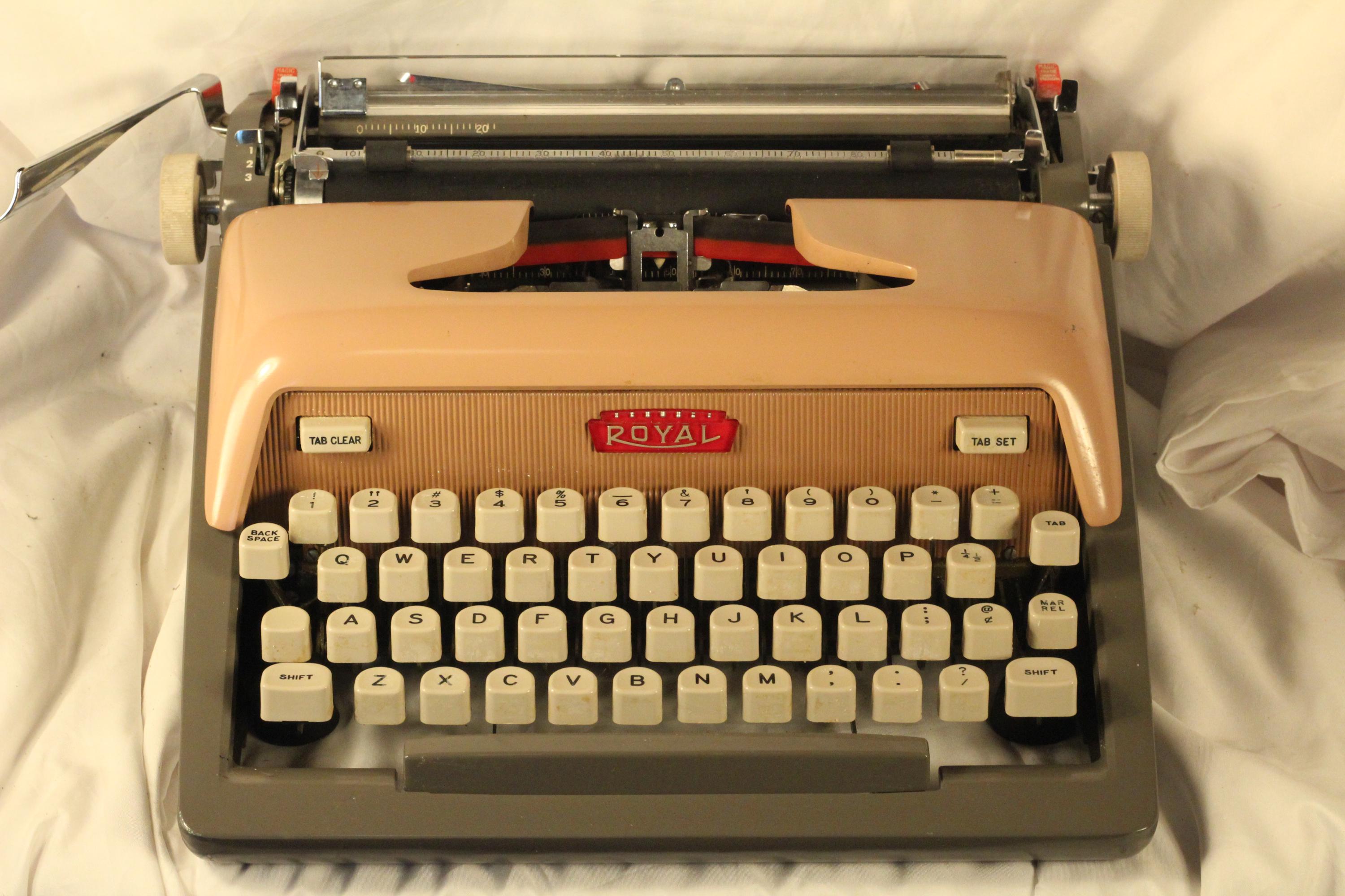 語タイプライター 動作確認済  Futura 800 Royal Futura800 ヴィンテージ 1959 手動ポータブルタイプライター