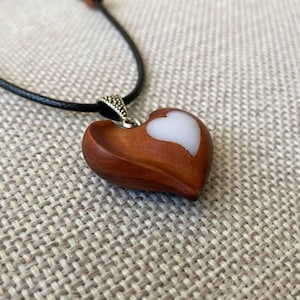 Einzigartige Handgefertigte Holz Herz Anhänger - Naturholz Schmuck