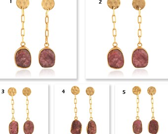 Raw Ruby Oorbellen Raw Birthstone Oorbellen, Raw Ruby Gold Plated Stud Dangle Oorbellen, Link Chain Oorbellen voor haar juli Birthstone Oorbellen