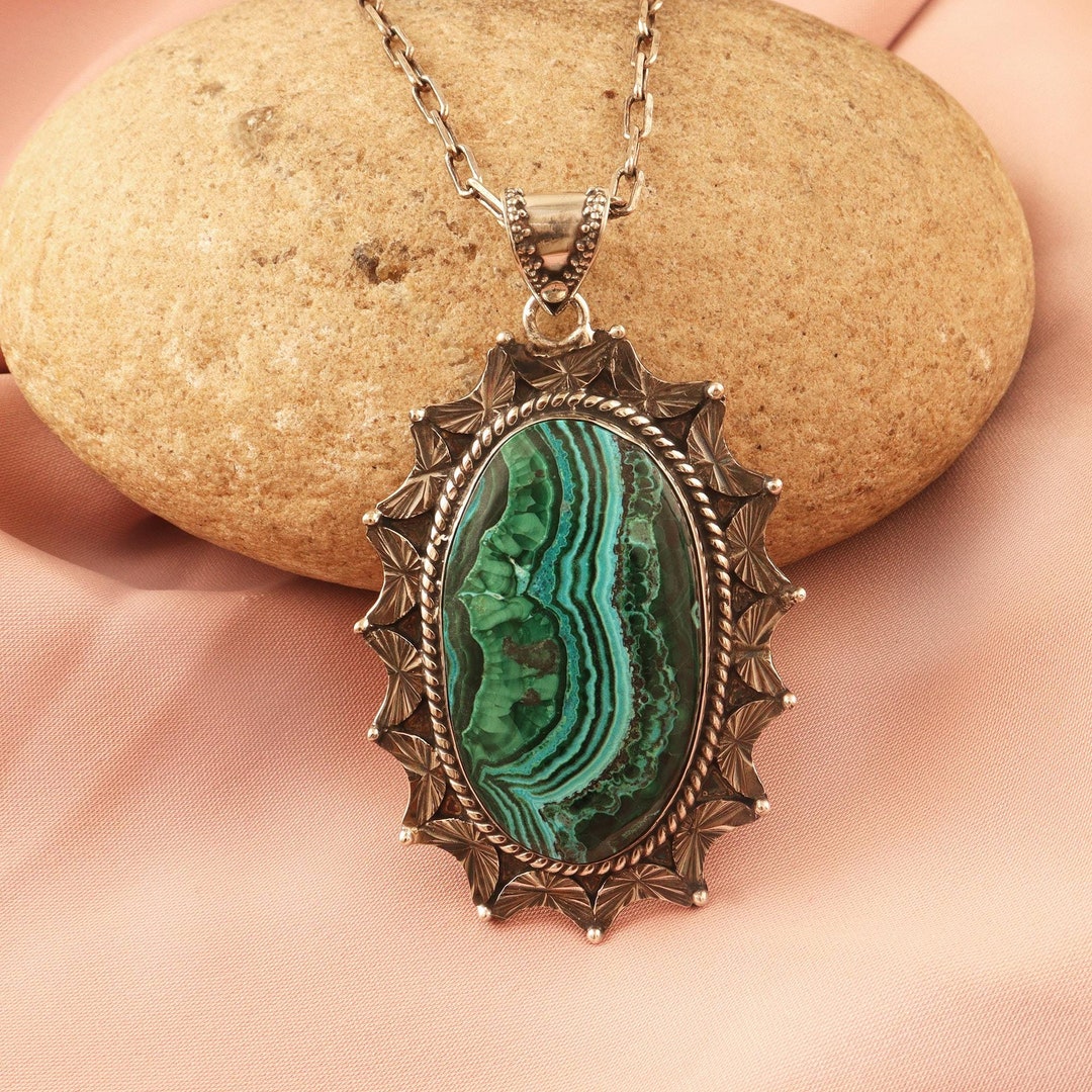 刻印 ゴールド マラカイト 天然石 象嵌 ペンダント 高級 アート 芸術 ペンダント ネックレス トップ 健康 洞察力 リラックス 癒し