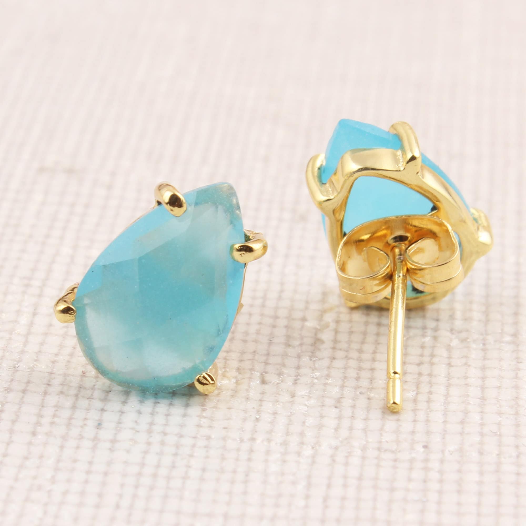 アイオライトクォーツスタッドイヤリング：ブルーカルセドニー