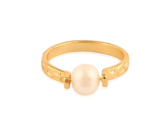 Bague délicate perle d'eau douce : laiton plaqué or, finition texturée