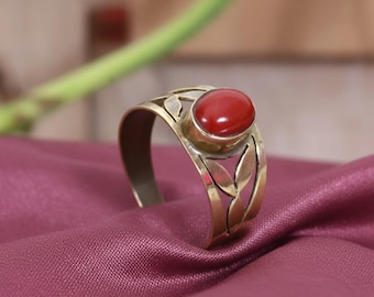 Red Stone Gold Ring, Oval Gemstone Ring, Vintage Style Statement Ring, Handmade Boho Jewelry, Elegant Gift for Her