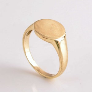 Circle Signet Brass Ring, Pinky Ring, Unisex Signet Ring, Gold Signet Ring, Personalized Gift, Chunky ring, Gold Statement Ring,
